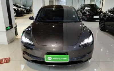 Tesla Tesla Model 3 в цвете и кузовом – это идеальный выбор среди китайских автомобилей. Доступная цена и надежность гарантированы.