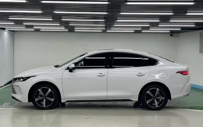 BYD BYD Song L DM-i в цвете и кузовом – это идеальный выбор среди китайских автомобилей. Доступная цена и надежность гарантированы.
