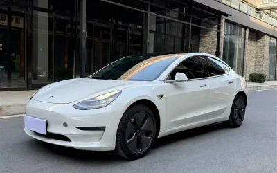 Tesla Tesla Model 3 в цвете и кузовом – это идеальный выбор среди китайских автомобилей. Доступная цена и надежность гарантированы.