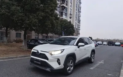 Toyota Toyota Corolla Cross в цвете и кузовом – это идеальный выбор среди китайских автомобилей. Доступная цена и надежность гарантированы.