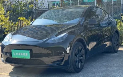 Tesla Tesla Model 3 в цвете и кузовом – это идеальный выбор среди китайских автомобилей. Доступная цена и надежность гарантированы.