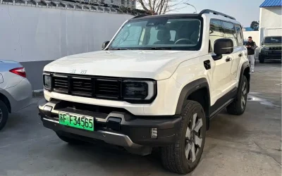 Beijing Off-road BAIC BJ40 в цвете и кузовом – это идеальный выбор среди китайских автомобилей. Доступная цена и надежность гарантированы.