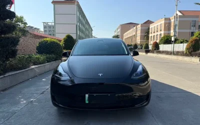 Tesla Tesla Model 3 в цвете и кузовом – это идеальный выбор среди китайских автомобилей. Доступная цена и надежность гарантированы.