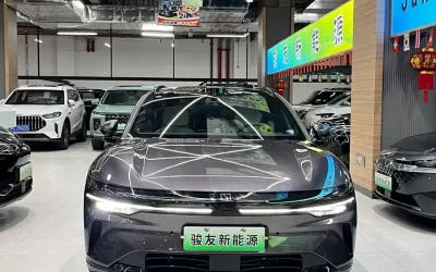 Audi Audi A8 в цвете и кузовом – это идеальный выбор среди китайских автомобилей. Доступная цена и надежность гарантированы.