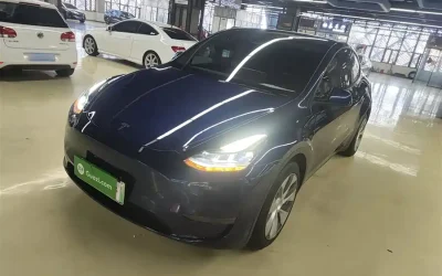 Tesla Tesla Model 3 в цвете и кузовом – это идеальный выбор среди китайских автомобилей. Доступная цена и надежность гарантированы.