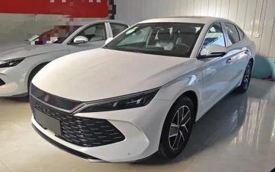 BYD BYD Song L DM-i в цвете и кузовом – это идеальный выбор среди китайских автомобилей. Доступная цена и надежность гарантированы.