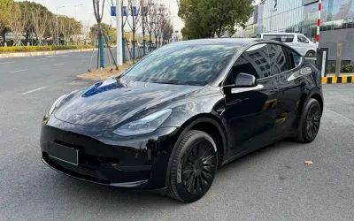 Tesla Tesla Model 3 в цвете и кузовом – это идеальный выбор среди китайских автомобилей. Доступная цена и надежность гарантированы.