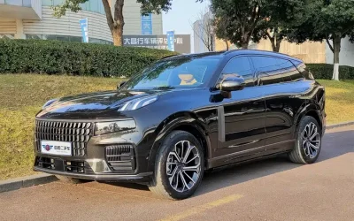 Lynk & Co Lynk & Co 02 в цвете и кузовом – это идеальный выбор среди китайских автомобилей. Доступная цена и надежность гарантированы.