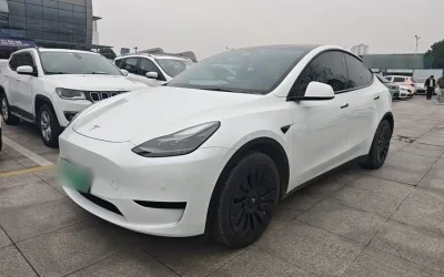 Tesla Tesla Model 3 в цвете и кузовом – это идеальный выбор среди китайских автомобилей. Доступная цена и надежность гарантированы.