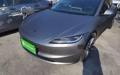 Tesla Tesla Model 3 в цвете и кузовом – это идеальный выбор среди китайских автомобилей. Доступная цена и надежность гарантированы.
