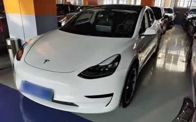 Tesla Tesla Model 3 в цвете и кузовом – это идеальный выбор среди китайских автомобилей. Доступная цена и надежность гарантированы.