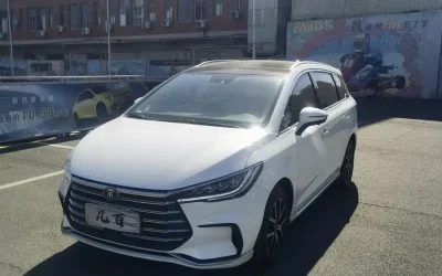 BYD BYD Song L DM-i в цвете и кузовом – это идеальный выбор среди китайских автомобилей. Доступная цена и надежность гарантированы.