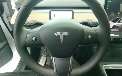 Tesla Tesla Model 3 в цвете и кузовом – это идеальный выбор среди китайских автомобилей. Доступная цена и надежность гарантированы.