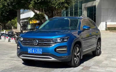Volkswagen Volkswagen Magotan в цвете и кузовом – это идеальный выбор среди китайских автомобилей. Доступная цена и надежность гарантированы.
