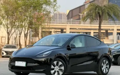 Tesla Tesla Model 3 в цвете и кузовом – это идеальный выбор среди китайских автомобилей. Доступная цена и надежность гарантированы.