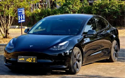 Tesla Tesla Model 3 в цвете и кузовом – это идеальный выбор среди китайских автомобилей. Доступная цена и надежность гарантированы.