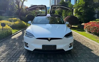 Tesla Tesla Model 3 в цвете и кузовом – это идеальный выбор среди китайских автомобилей. Доступная цена и надежность гарантированы.