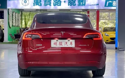 Tesla Tesla Model 3 в цвете и кузовом – это идеальный выбор среди китайских автомобилей. Доступная цена и надежность гарантированы.