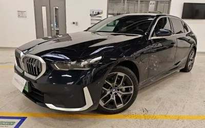 BMW BMW 3 Series в цвете и кузовом – это идеальный выбор среди китайских автомобилей. Доступная цена и надежность гарантированы.