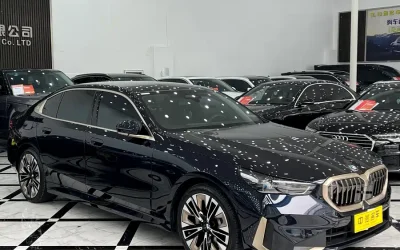 BMW BMW i3 в цвете и кузовом – это идеальный выбор среди китайских автомобилей. Доступная цена и надежность гарантированы.