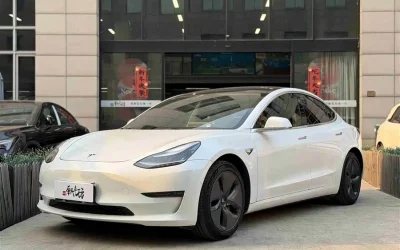 Tesla Tesla Model 3 в цвете и кузовом – это идеальный выбор среди китайских автомобилей. Доступная цена и надежность гарантированы.