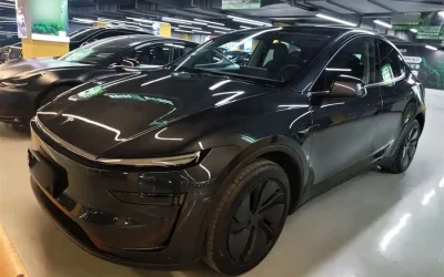 Tesla Tesla Model 3 в цвете и кузовом – это идеальный выбор среди китайских автомобилей. Доступная цена и надежность гарантированы.