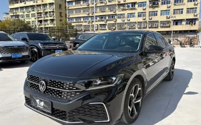 Volkswagen Volkswagen Passat в цвете и кузовом – это идеальный выбор среди китайских автомобилей. Доступная цена и надежность гарантированы.