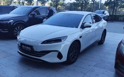 BYD BYD Song L DM-i в цвете и кузовом – это идеальный выбор среди китайских автомобилей. Доступная цена и надежность гарантированы.