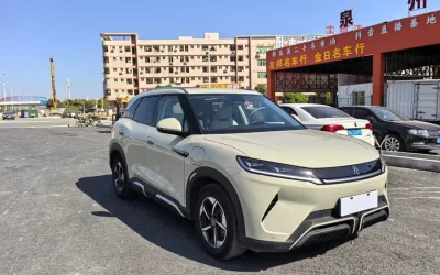 BYD BYD Song L DM-i в цвете и кузовом – это идеальный выбор среди китайских автомобилей. Доступная цена и надежность гарантированы.