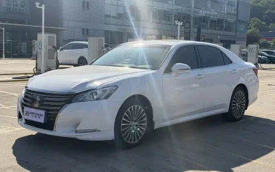 r1072869-toyota-crown-2018_image_006