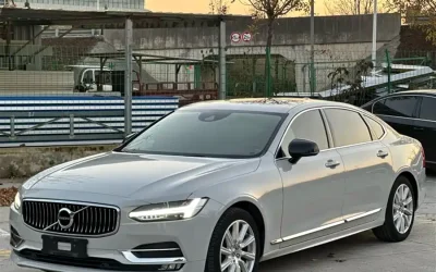 Volvo volvo XC40 recharge в цвете и кузовом – это идеальный выбор среди китайских автомобилей. Доступная цена и надежность гарантированы.