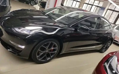 Tesla Tesla Model 3 в цвете и кузовом – это идеальный выбор среди китайских автомобилей. Доступная цена и надежность гарантированы.
