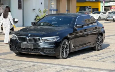 BMW BMW 3 Series в цвете и кузовом – это идеальный выбор среди китайских автомобилей. Доступная цена и надежность гарантированы.