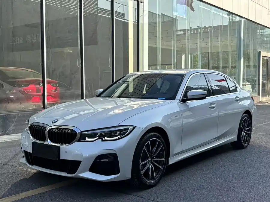 BMW BMW 3 Series в цвете и кузовом – это идеальный выбор среди китайских автомобилей. Доступная цена и надежность гарантированы.