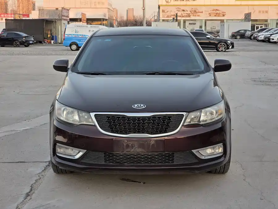 Kia Kia Forte в цвете и кузовом – это идеальный выбор среди китайских автомобилей. Доступная цена и надежность гарантированы.