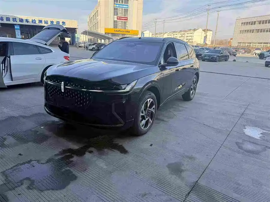 Lincoln Lincoln Navigator в цвете и кузовом – это идеальный выбор среди китайских автомобилей. Доступная цена и надежность гарантированы.