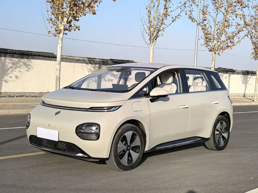 Toyota Toyota Land Cruiser в цвете и кузовом – это идеальный выбор среди китайских автомобилей. Доступная цена и надежность гарантированы.
