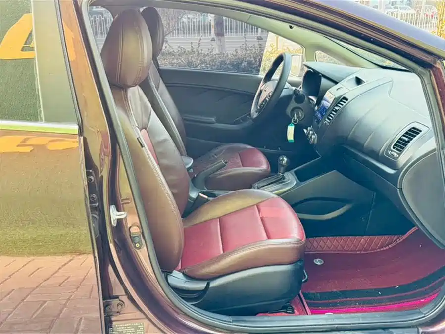 Citroen Citroen C-Quatre в цвете и кузовом – это идеальный выбор среди китайских автомобилей. Доступная цена и надежность гарантированы.