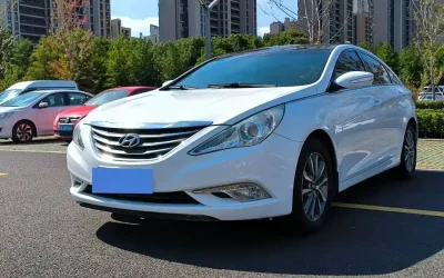 Hyundai Hyundai Sonata в цвете и кузовом – это идеальный выбор среди китайских автомобилей. Доступная цена и надежность гарантированы.