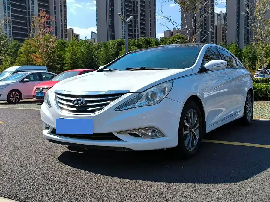 Hyundai Hyundai Sonata в цвете и кузовом – это идеальный выбор среди китайских автомобилей. Доступная цена и надежность гарантированы.