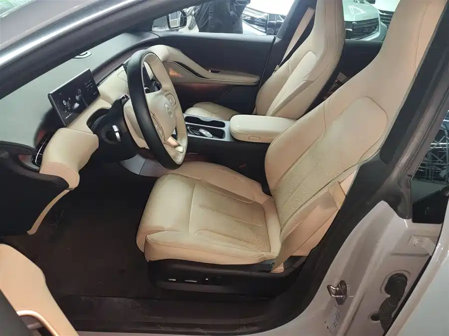 BMW BMW 5 Series в цвете и кузовом – это идеальный выбор среди китайских автомобилей. Доступная цена и надежность гарантированы.