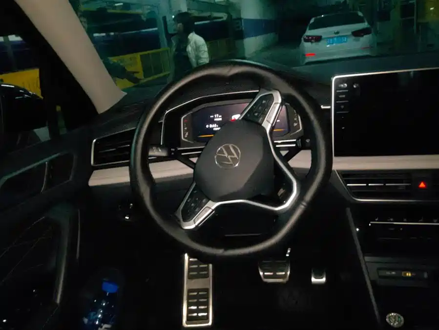 Volkswagen Volkswagen Lamando в цвете и кузовом – это идеальный выбор среди китайских автомобилей. Доступная цена и надежность гарантированы.