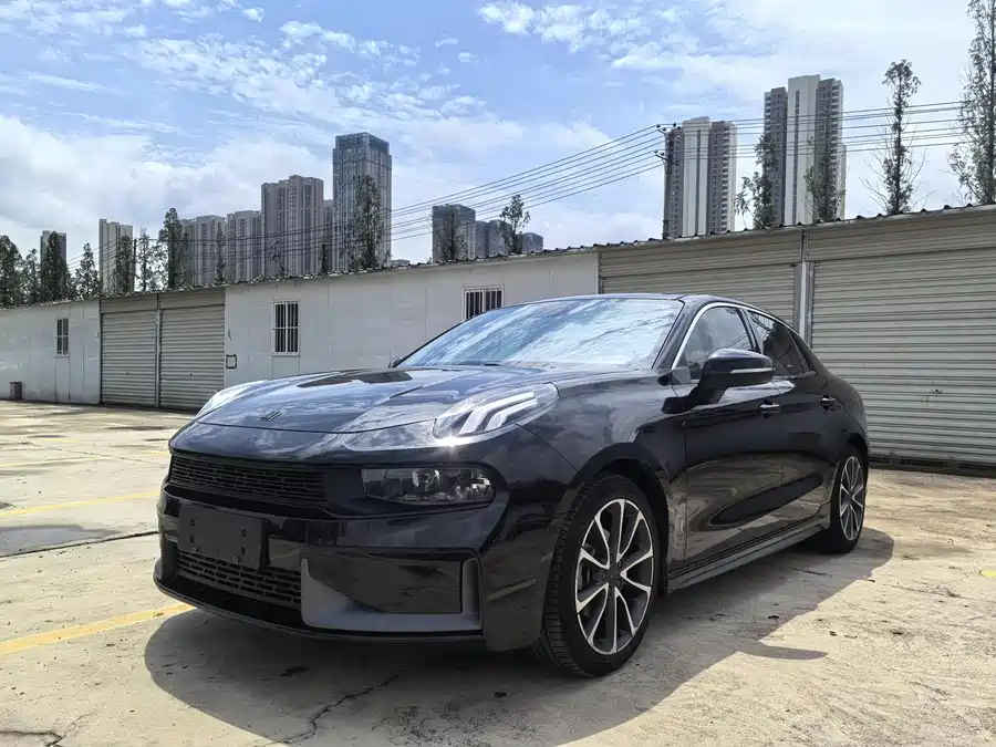 Lynk & Co Lynk & Co 03 в цвете и кузовом – это идеальный выбор среди китайских автомобилей. Доступная цена и надежность гарантированы.