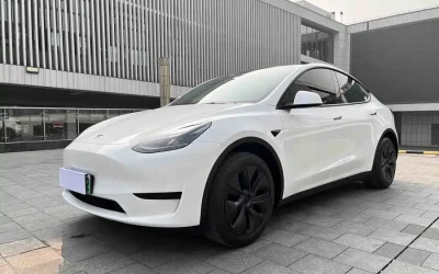 Tesla Tesla Model 3 в цвете и кузовом – это идеальный выбор среди китайских автомобилей. Доступная цена и надежность гарантированы.
