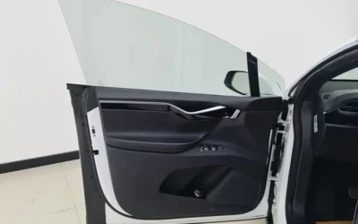 Tesla Tesla Model 3 в цвете и кузовом – это идеальный выбор среди китайских автомобилей. Доступная цена и надежность гарантированы.