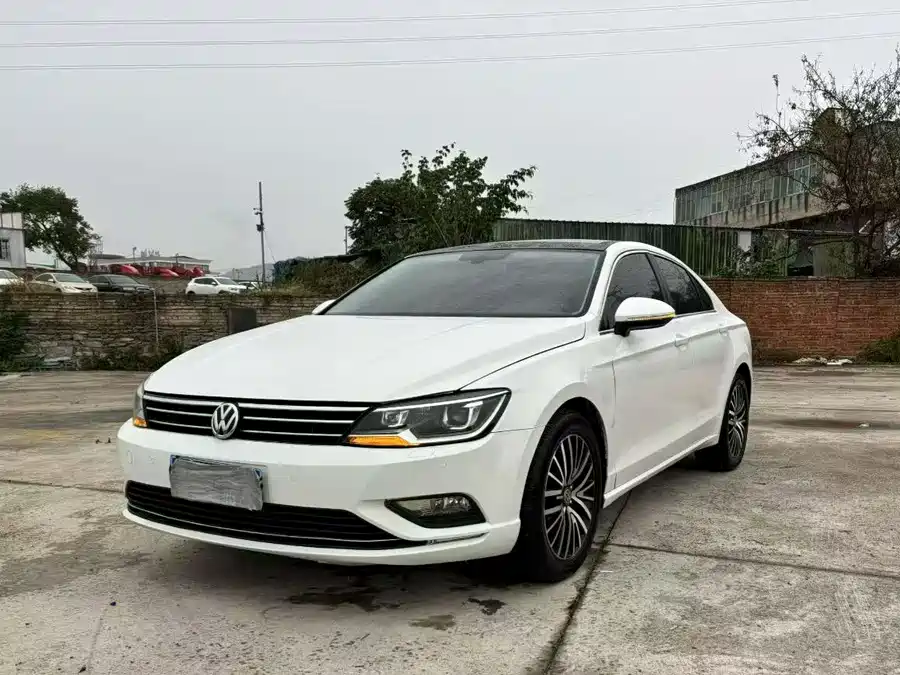 Volkswagen Volkswagen Lamando в цвете и кузовом – это идеальный выбор среди китайских автомобилей. Доступная цена и надежность гарантированы.