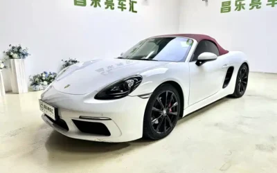 Porsche Porsche 718 в цвете и кузовом – это идеальный выбор среди китайских автомобилей. Доступная цена и надежность гарантированы.