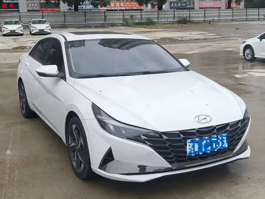 Buick Buick GL8 в цвете и кузовом – это идеальный выбор среди китайских автомобилей. Доступная цена и надежность гарантированы.