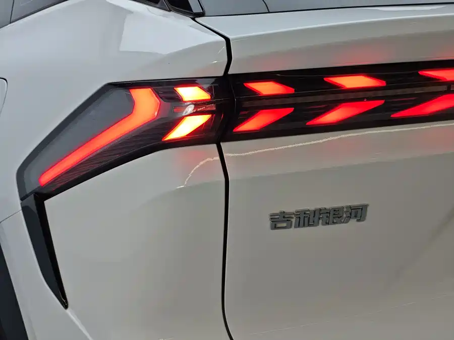 BMW BMW iX3 в цвете и кузовом – это идеальный выбор среди китайских автомобилей. Доступная цена и надежность гарантированы.