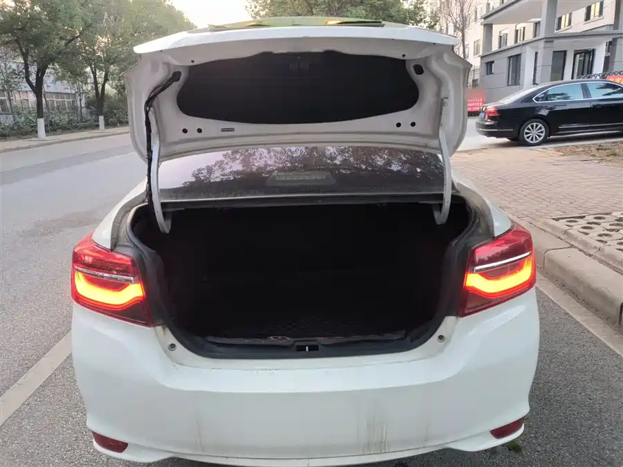 Buick Buick GL8 в цвете и кузовом – это идеальный выбор среди китайских автомобилей. Доступная цена и надежность гарантированы.